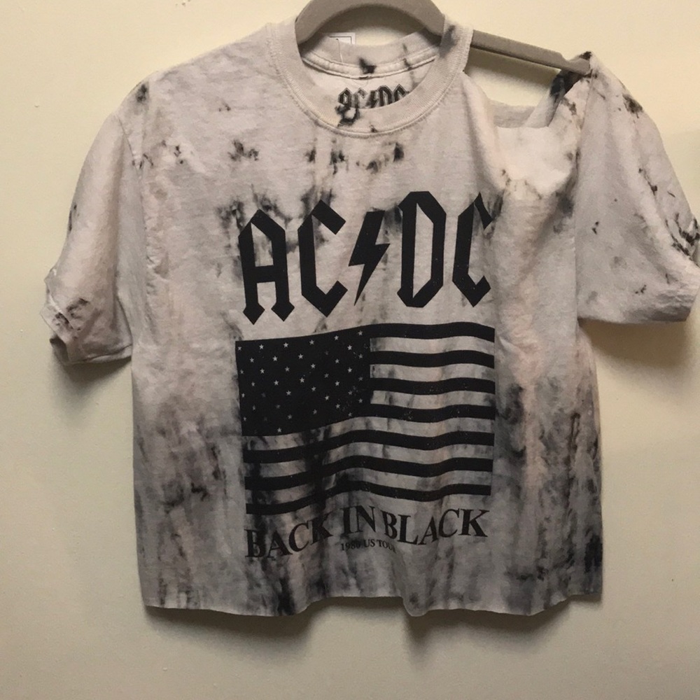 AC/DC Back in Black Tour T-Shirt-Mens size medium